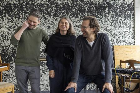 u /r – Cosimo Fiaschi
Tamriko Kordzaia, Präpariertes Klavier;
Tomas Korber, Elektronik, Feedback, Raumklang;
Tobias Gerber, Sampler, Saxophon
Cosimo Fiaschi – Sopransaxophon